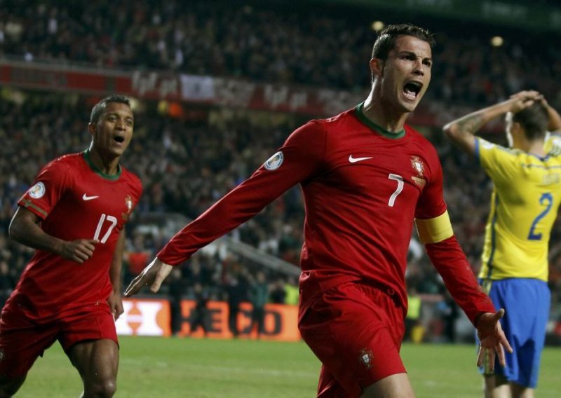 Ronaldo nadigrao Zlatana u čudesnoj utakmici!