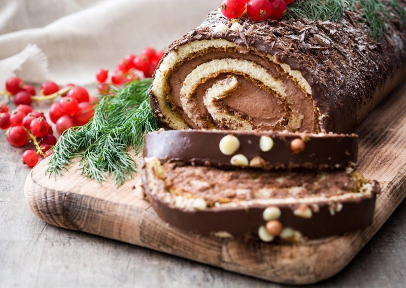 Bolje ne može: Isprobajte recept za najljepši božićni kolač -  čokoladni panj