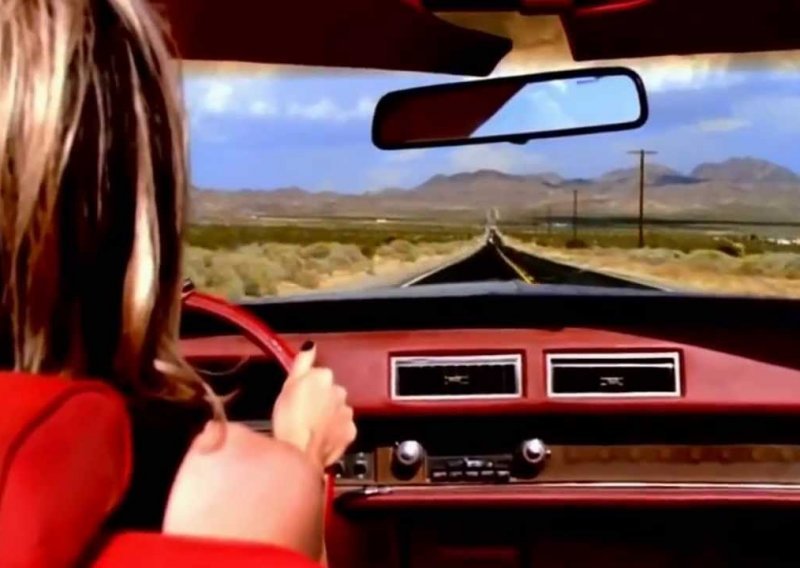10 nezaboravnih spotova koje pamtimo po vožnji u automobilima