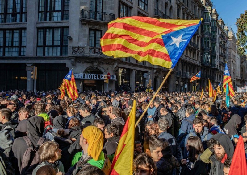 Vrije u Barceloni: Katalonski prosvjednici blokirali ceste u povodu premijerova posjeta