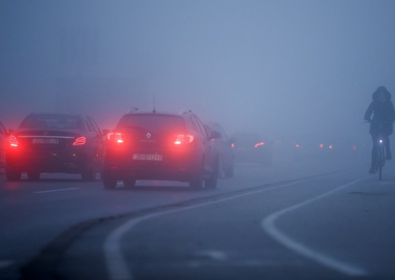 Magla smanjuje vidljivost u Slavoniji, kolona u smjeru Slovenije