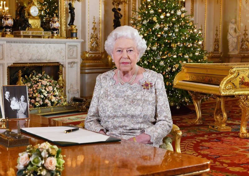 Kraljica Elizabeta u tradicionalnom božićnom govoru pozvala na poštovanje i razumijevanje
