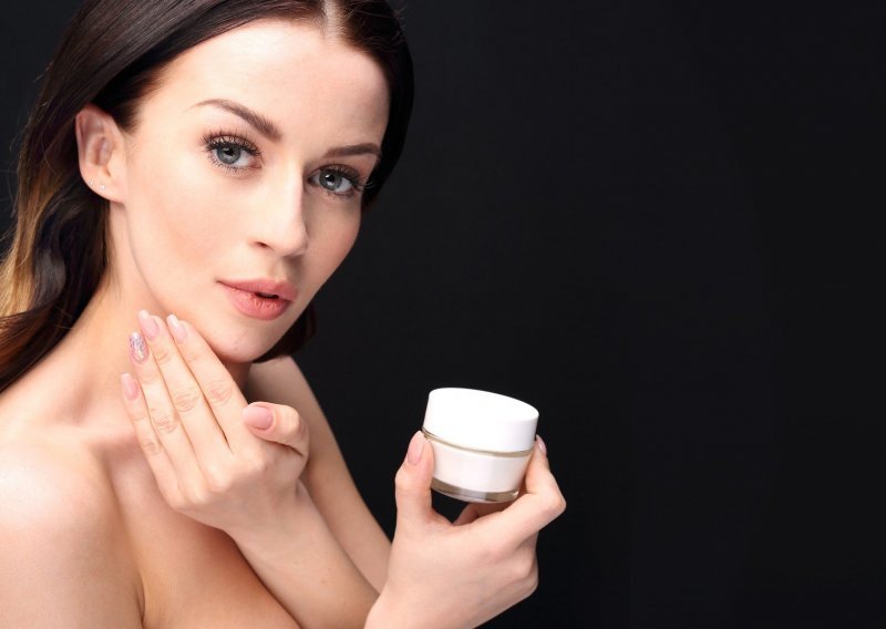 Koju kozmetiku koristiti za usporavanje starenja kože