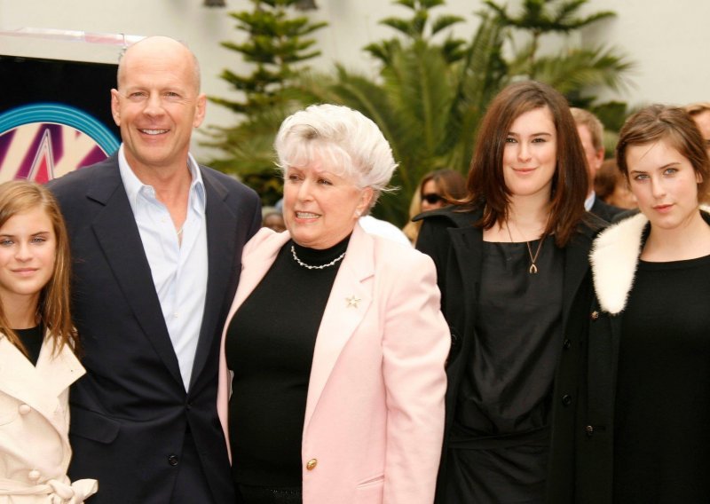Idilična fotografija: Svih pet kćeri Brucea Willisa na okupu