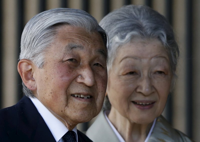 Japanski car Akihito napokon može abdicirati