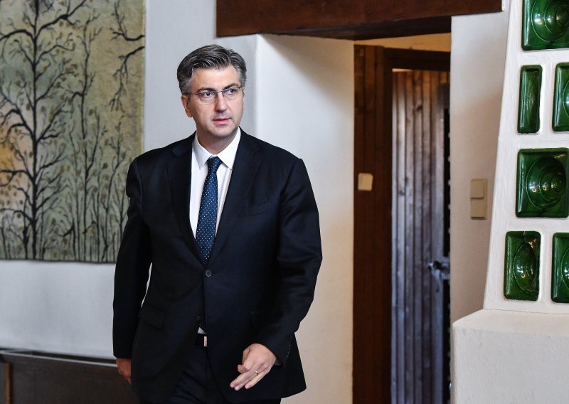 Plenković u Davosu: Čvrsto stojimo u obrani integriteta ministra Tolušića