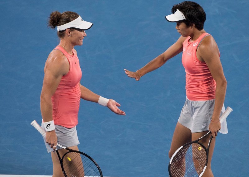 Pazi, leđa! Nezgodica u finalu ženskih parova na Australian Openu