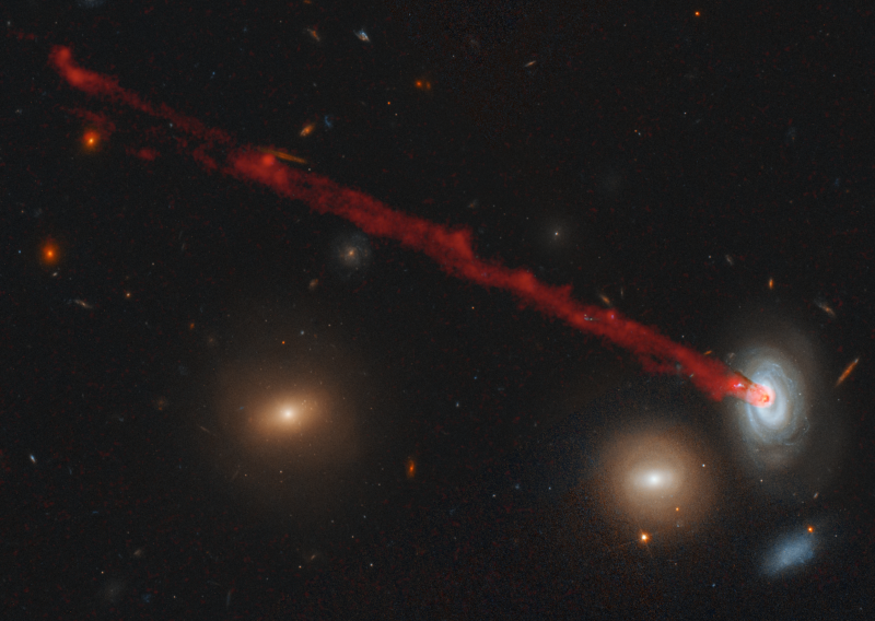 Nestvarni prizori: Pogledajte kako galaktičko jato proždire spiralnu galaksiju