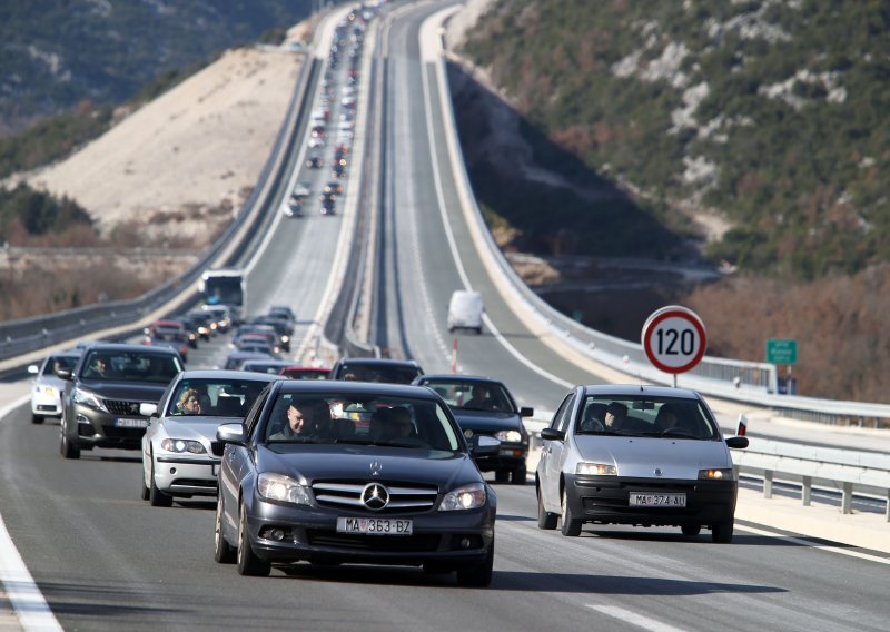 Na autocestama za vikend više vozila, na Istarskom ipsilonu manje