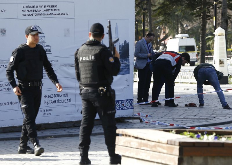 Tajne službe upozorile na napade, Turska zabranila ulazak za 36.000 osumnjičenih terorista