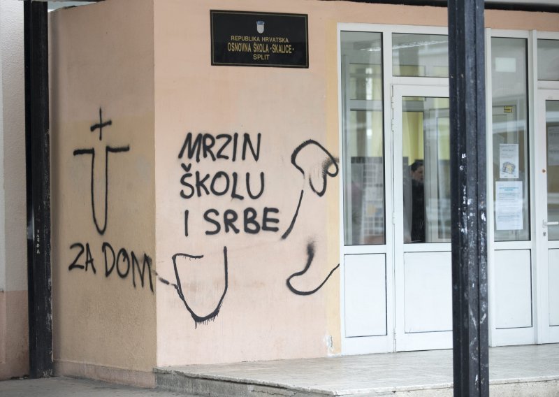 'Mrzin školu i Srbe', kukasti križ i ušato 'U' na splitskoj osnovnoj školi