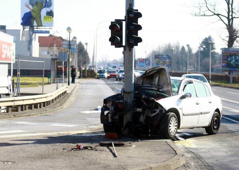 Više ozlijeđenih u dvije prometne nesreće na zagrebačkoj Aleji Bologne
