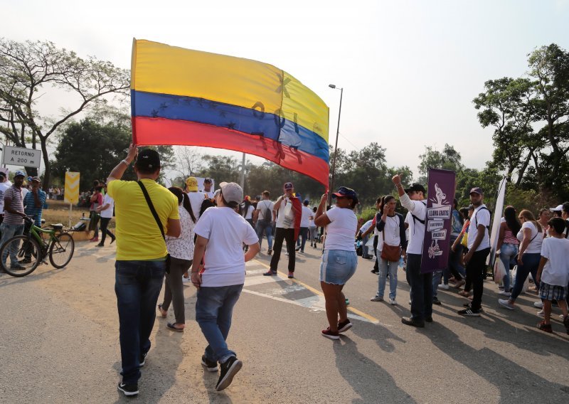 Vojska okreće leđa Maduru, napustili položaje na granici s Kolumbijom