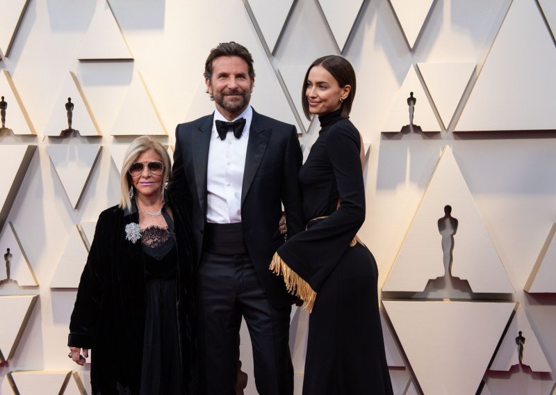 Bradley Cooper nije se odvajao od dvije najvažnije žene u svom životu