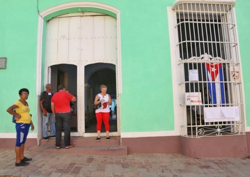 Kubanci na putu da odobre novi socijalistički ustav