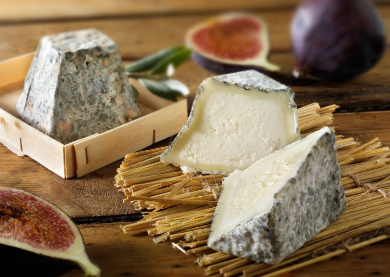 S tržišta se povlači francuski sir zbog Escherichije coli