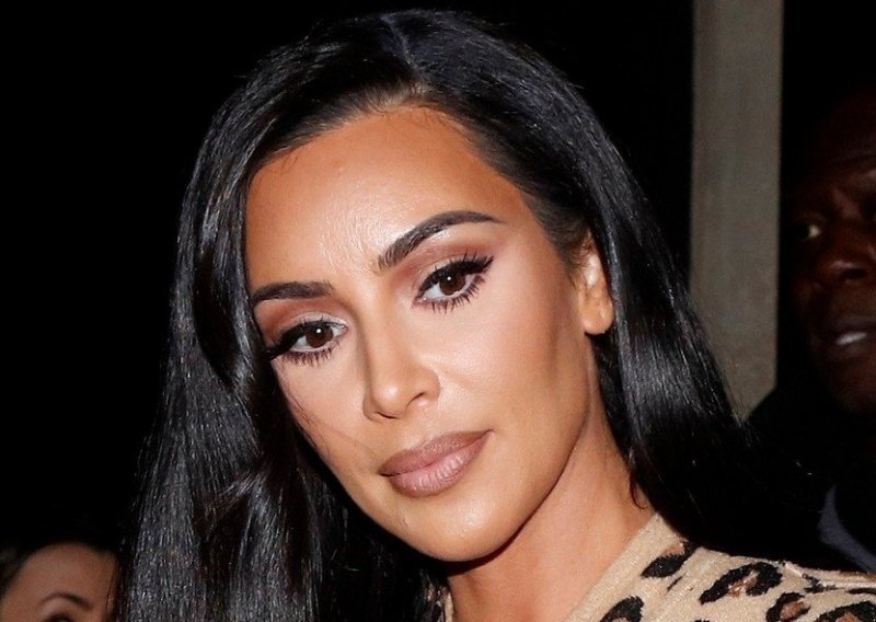 Nije sve savršeno kako se čini: Kim Kardashian pokazala kako doista izgleda kada skine šminku