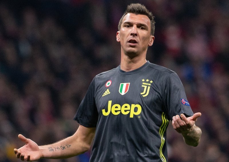 Mario Mandžukić preko noći je u Juventusu postao višak; bliži li se odlazak iz Torina?