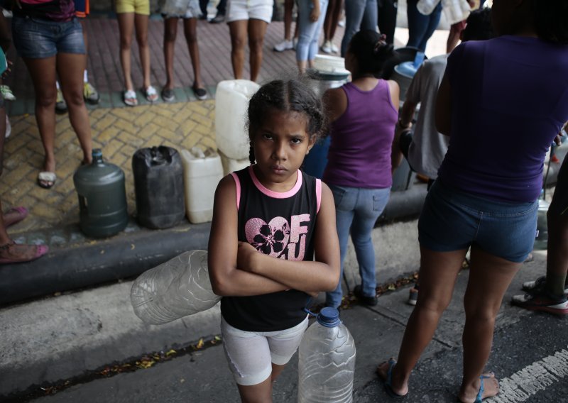 Venezuela: Oporba proglasila 'stanje uzbune' nakon 100 sati bez struje
