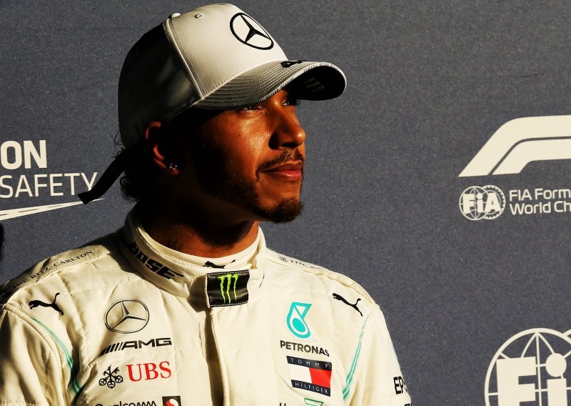 Mercedes dominantan; Lewis Hamilton u obranu titule prvaka kreće s prve startne pozicije