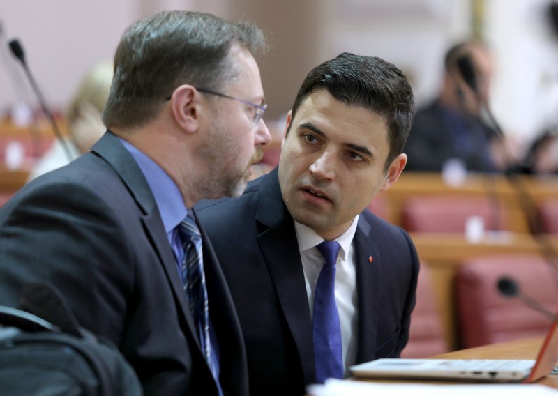 Bernardić odmetnutom Vargi: Vrati mandat, to je minimum korektnosti u hrvatskoj politici