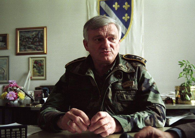 Američki veleposlanik osudio srpsko revidiranje zločina iz 90-tih!