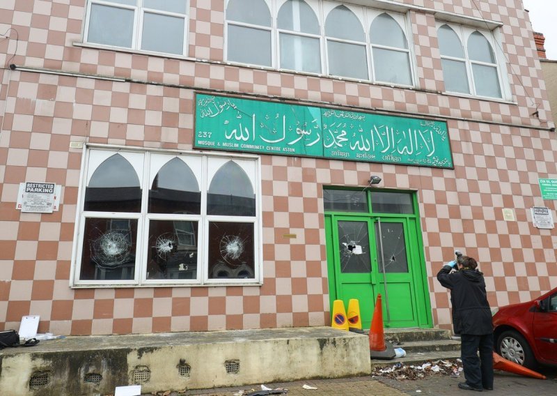Birmingham: Tijekom noći napadnuto i oštećeno pet džamija