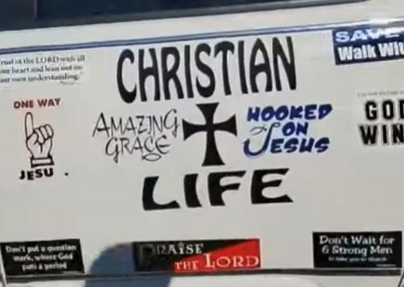 Strastveni kršćanin napravio korak previše s naljepnicama na automobilu