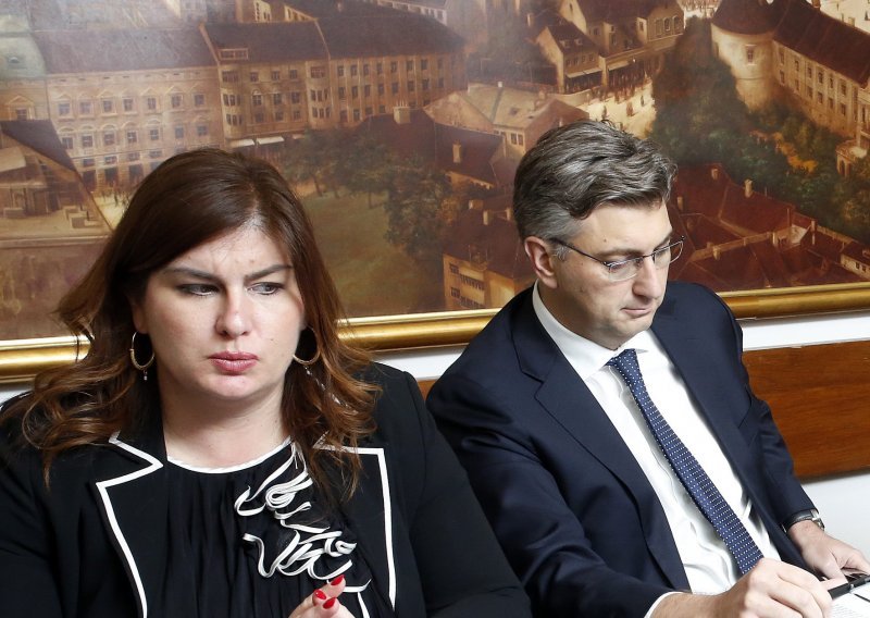 Pogledajte Plenkovićevu reakciju nakon što je ministrici Žalac ponuđen alkohol