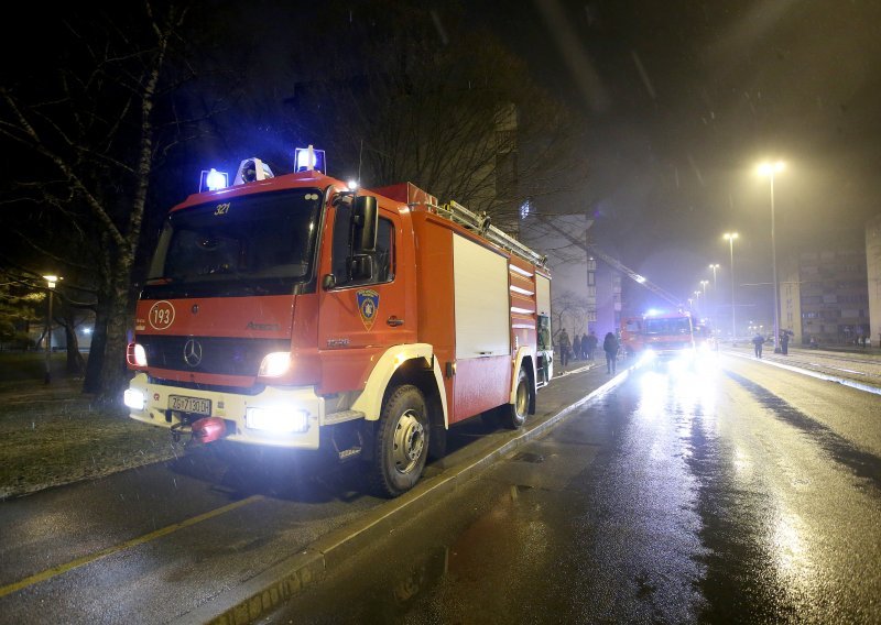 Izbrio požar u Zagrebu, dvije osobe nagutale se dima