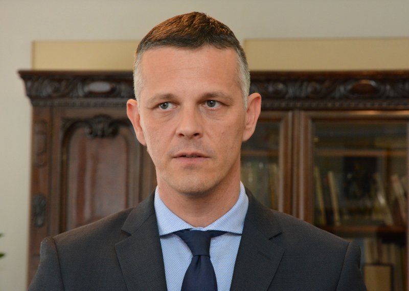 Bošnjačka manjina podržava Valtera Flega na izborima za Europski parlament