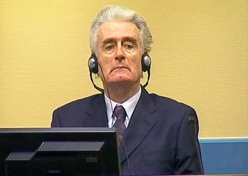 Haag će osloboditi Karadžića na godišnjicu Srebrenice?