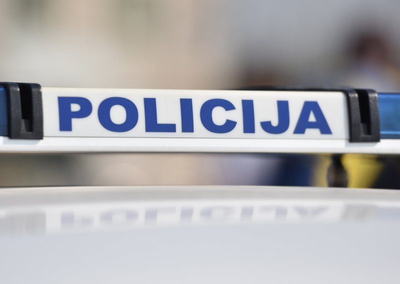 Jedna osoba ozlijeđena u prevrtanju teretnog vozila kod Nacionalne knjižnice u Zagrebu