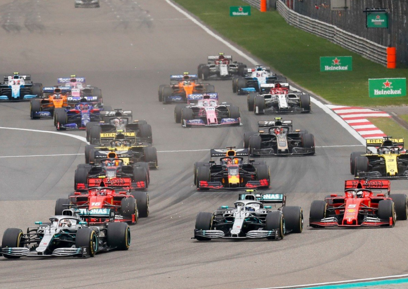 Hamilton lakoćom trijumfirao u 1000. utrci Formule 1, Ferrari ni blizu Mercedesu