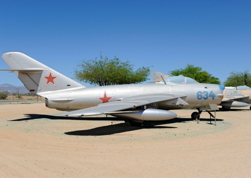 Želite vlastiti MiG za 10.000 eura? Pogledajte zračne relikvije čuvane u srcu planine