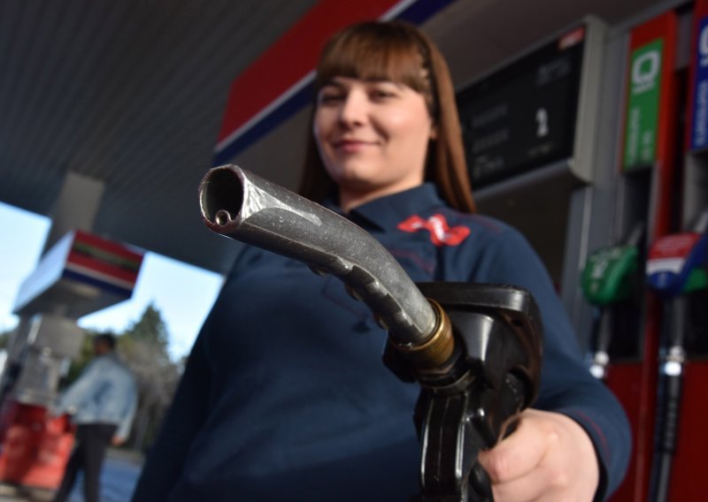 Litra benzina mogla bi dosegnuti 11 kuna, hoće li Vlada reagirati? Ministar Marić: Za nas psihološka granica ne postoji