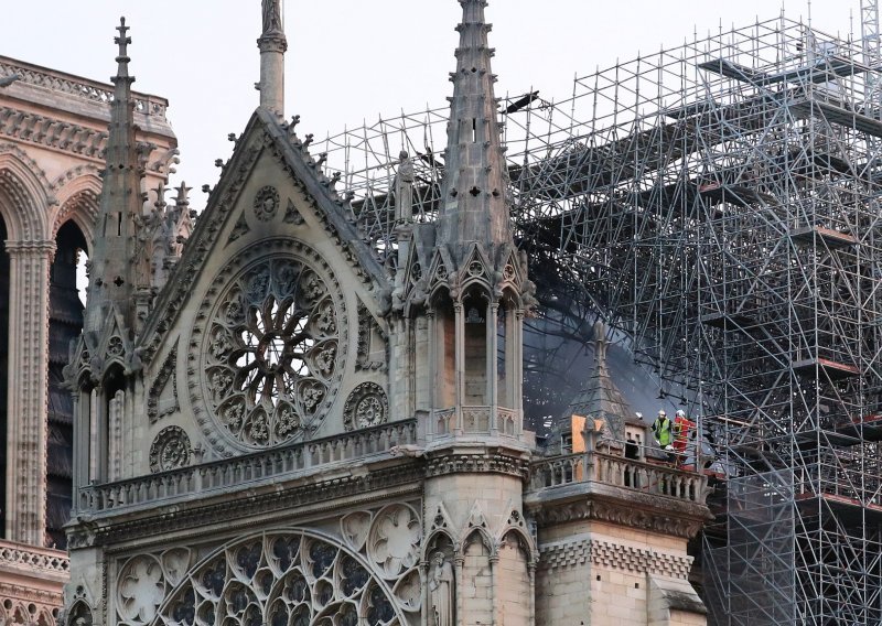 [FOTO] Ovako izgleda katedrala Notre Dame jutro nakon katastrofalnog požara