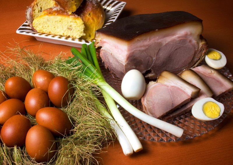 Ministarstvo poljoprivrede savjetuje o sigurnoj blagdanskoj kupovini: Na tržnicu idite ranije ujutro; jaja kuhajte 12 minuta nakon vrenja