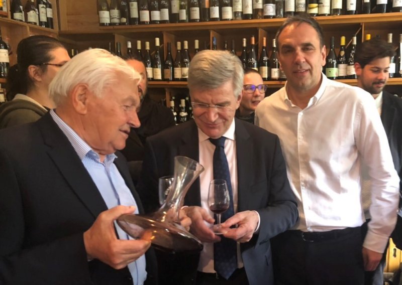 Naš nagrađivani vinar Ivan Enjingi predstavio je svoju selekciju odličnih vina u Francuskoj