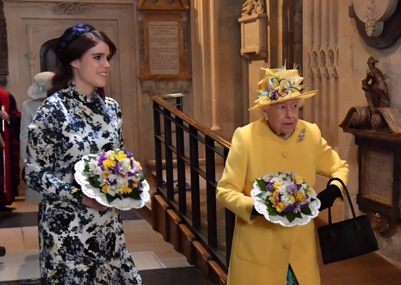 Rijetko samostalno pojavljivanje: Kraljica Elizabeta i unuka Eugenie na službenoj dužnosti