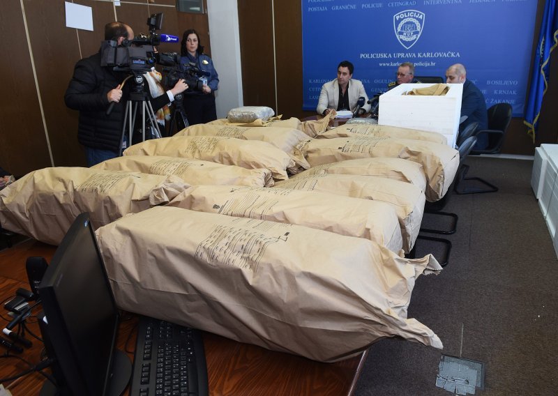 Karlovačka policija uhvatila 'prijevoznike'; u kamionu im pronašla 170 kilograma marihuane