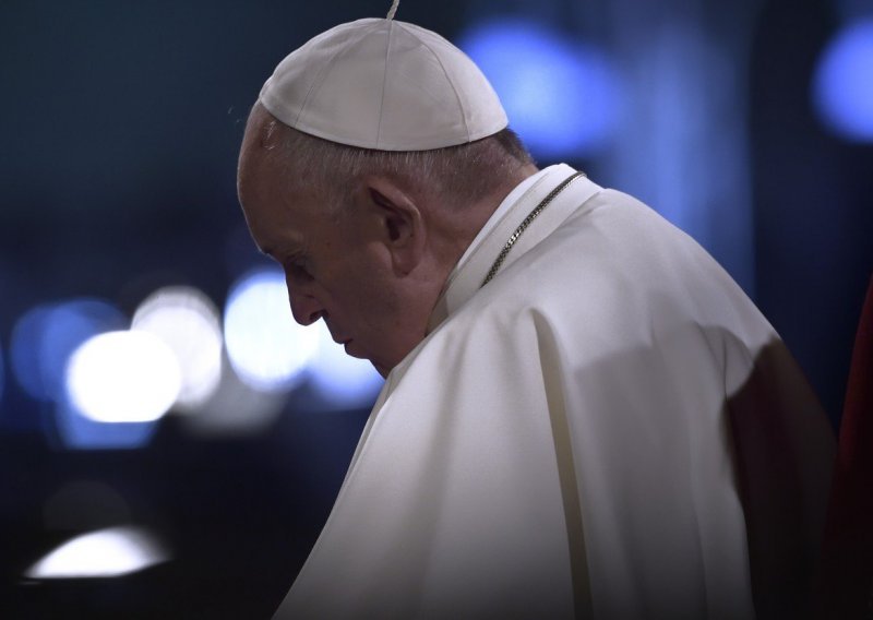 Papa osudio napade u Šri Lanki na Uskrs kao 'tako okrutno nasilje'