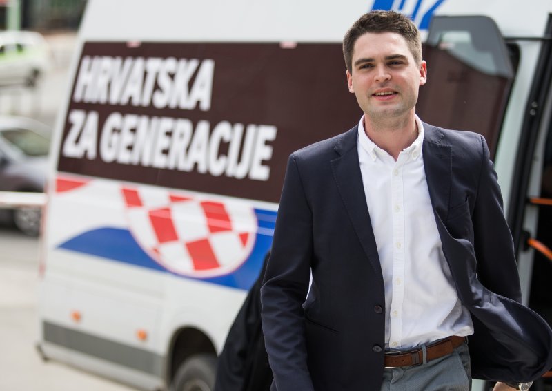 Ressler: Tri razlike između HDZ-a i ostalih - vrijednosti, znanje i vjera u Hrvatsku
