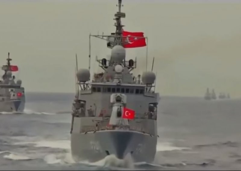 [VIDEO] Grčki biolozi okrivli tursku ratnu mornaricu za pomor dupina u Egejskom moru