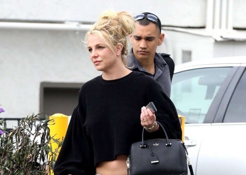 Britney Spears dokazala obožavateljima da se oporavlja i objavila fotografiju u bikiniju
