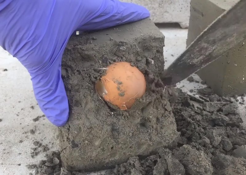 Netko je skuhao jaja uz pomoć cementa. Što mislite, kako su mu ispala?