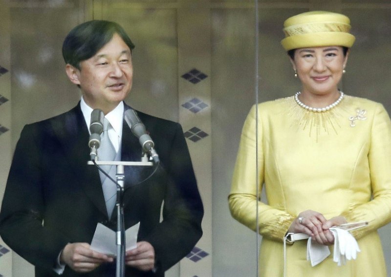 Novi japanski car prvi put pozdravio građane otkako je preuzeo prijestolje