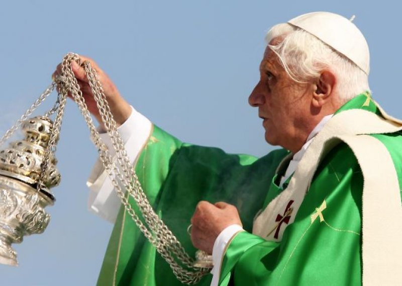 Znate li značenje papine odjeće?
