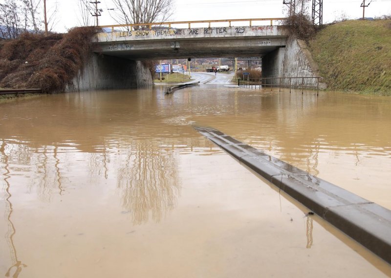 Poplave i dalje ugrožavaju sjever BiH, u središnjoj Bosni stanje se normalizira