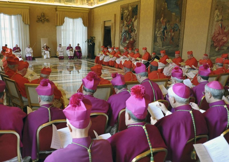 Vatikan donosi nove propise o pedofiliji